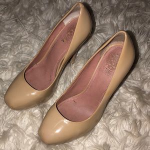 VINCE CAMUTO NUDE HEELS